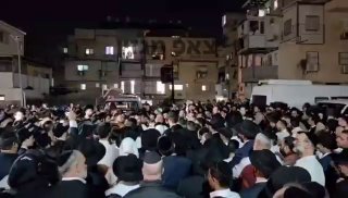 הרב לסרי בלוויה של הילדה נסיה הי"ד...