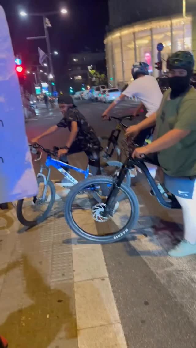 מטורלל מס׳ 784: ״השמאל מפגינים, הימין ר!צחים ביו״ש, המשטרה...