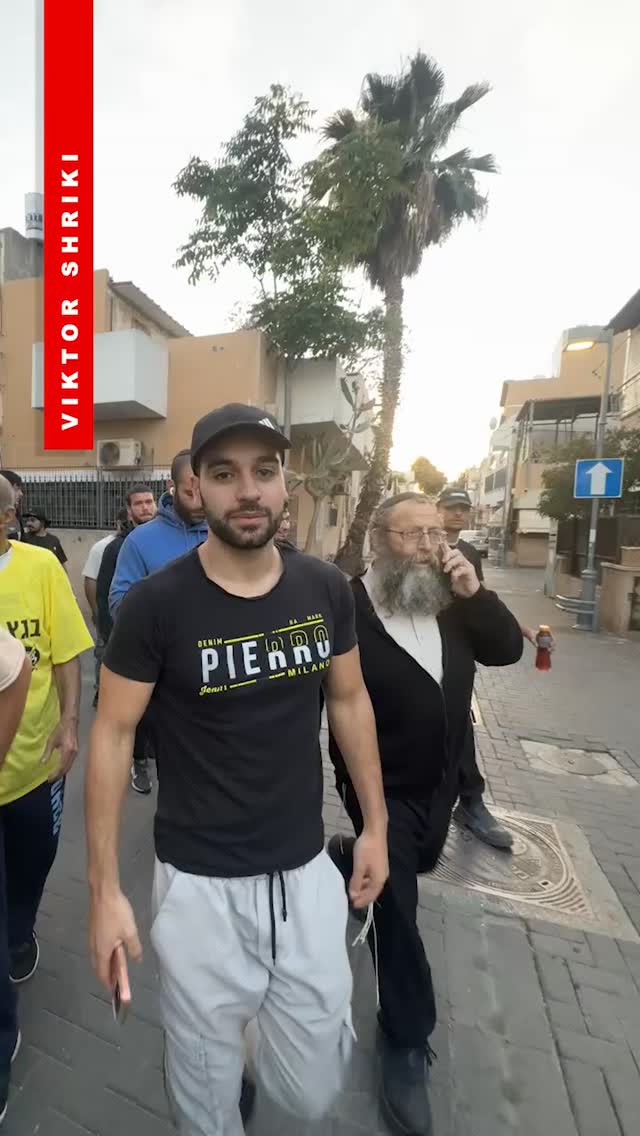 מרדכי דוד וברוך ברזל בדרום תל-אביב...