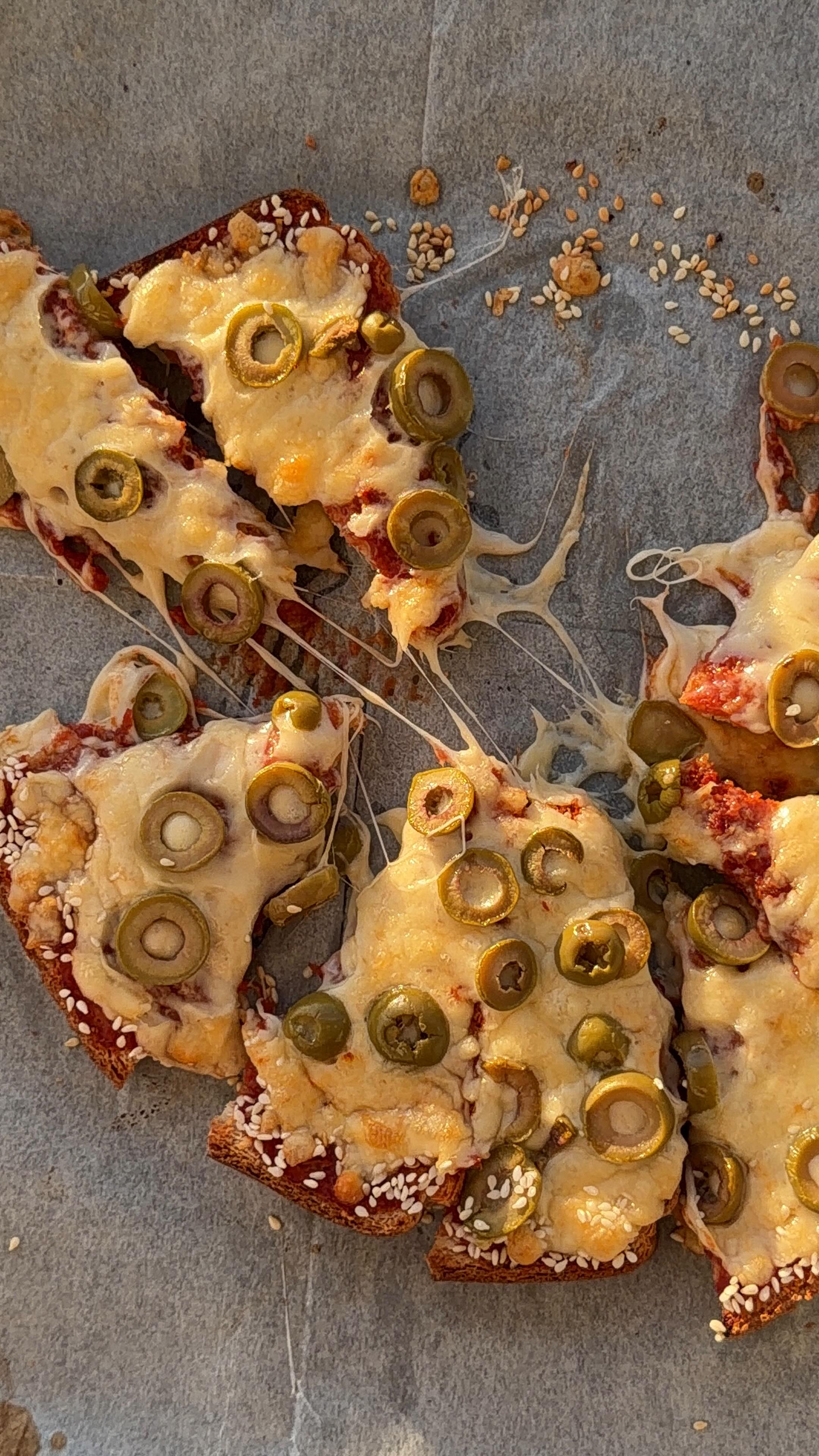 פיצה לחם 🍞🍕 ארוחת ערב מושששש...