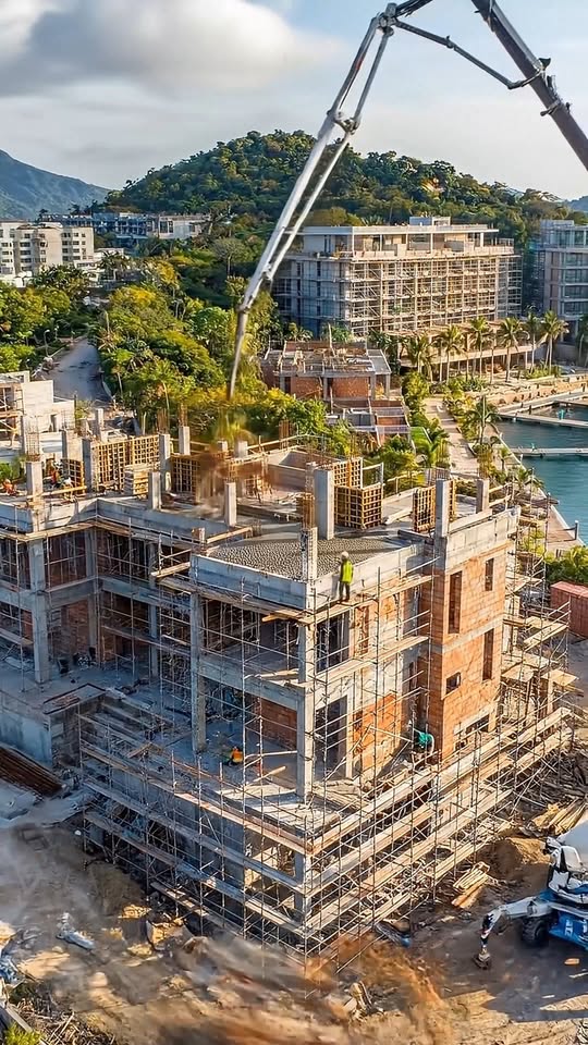 בניית אתר נופש באי בשווי מיליארד דולר מארץ הגלם...