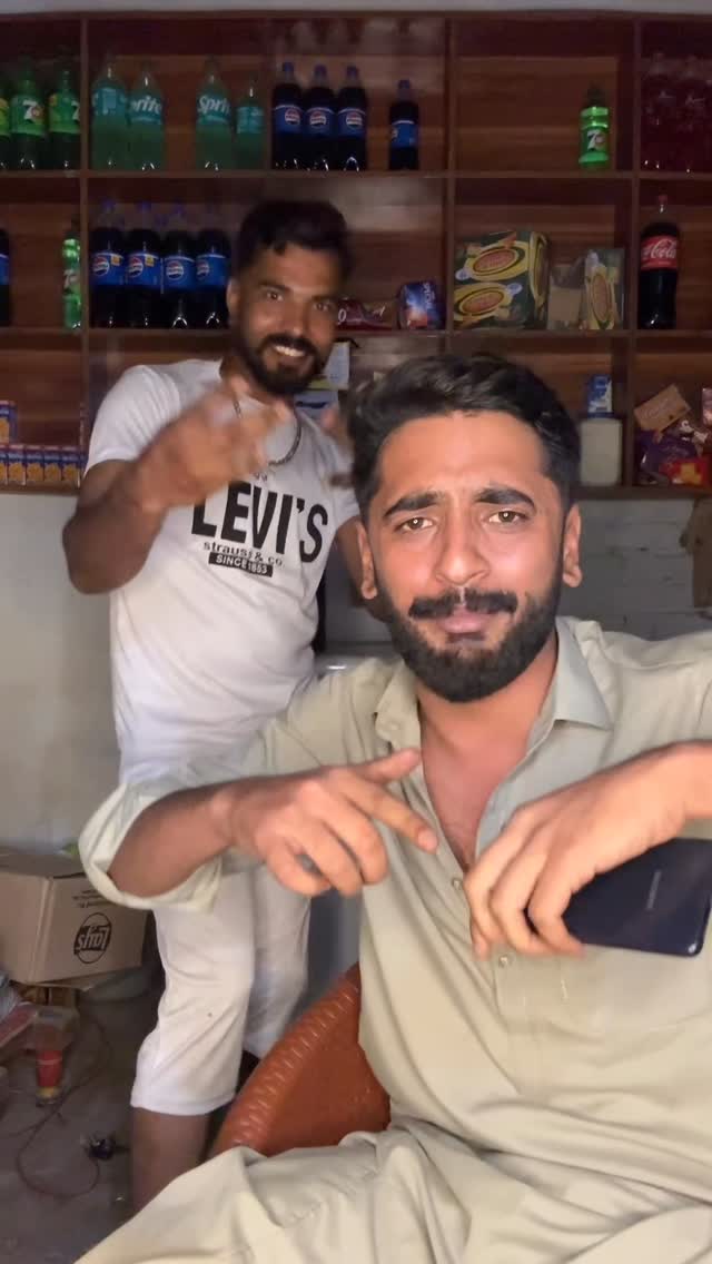 מדובר במעריצים של טופאק 😀😀😀...