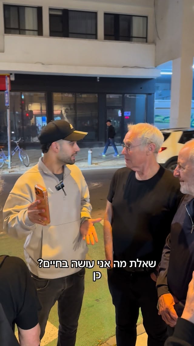 מרדכי דוד מטפל בתנינים...