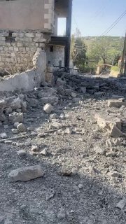 תוצאות הפצצת חיל האוויר הישראלי על העיירה עיטה אל-ג'בל בדרום...