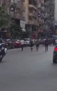 גוף בתנועה: נשיא צרפת עמנואל מקרון, שנמצא כרגע בביקור רשמי...
