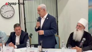 "תסלחו לי, יש לי תיכף שיחה דחופה עם טראמפ"....