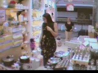 הגיע לעזור בחנות "מטעם כדי לעזור" חחח...