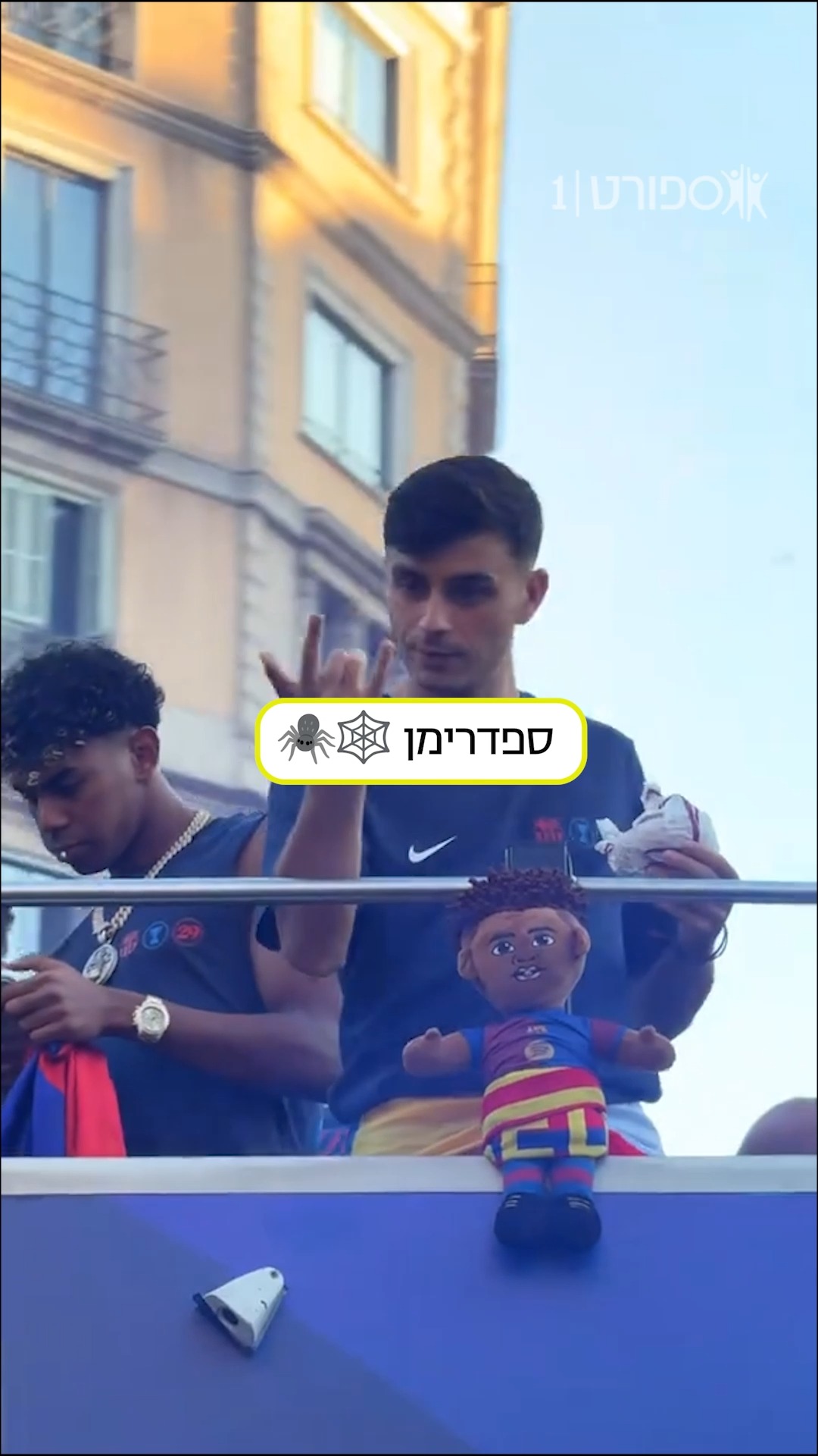 רגעים שיותר אהבנו במצעד האליפות של ברצלונה 🔴🔵😂...