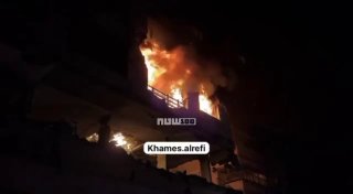 האש עדין בוערת בדירה שהותקפה בעזה...
