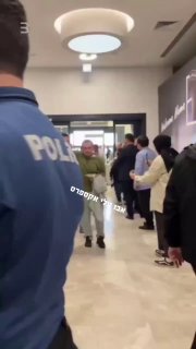 טורקיה: עטויי כאפיות ולבושים בטרנינג אפור של שב"ס הגיעו...
