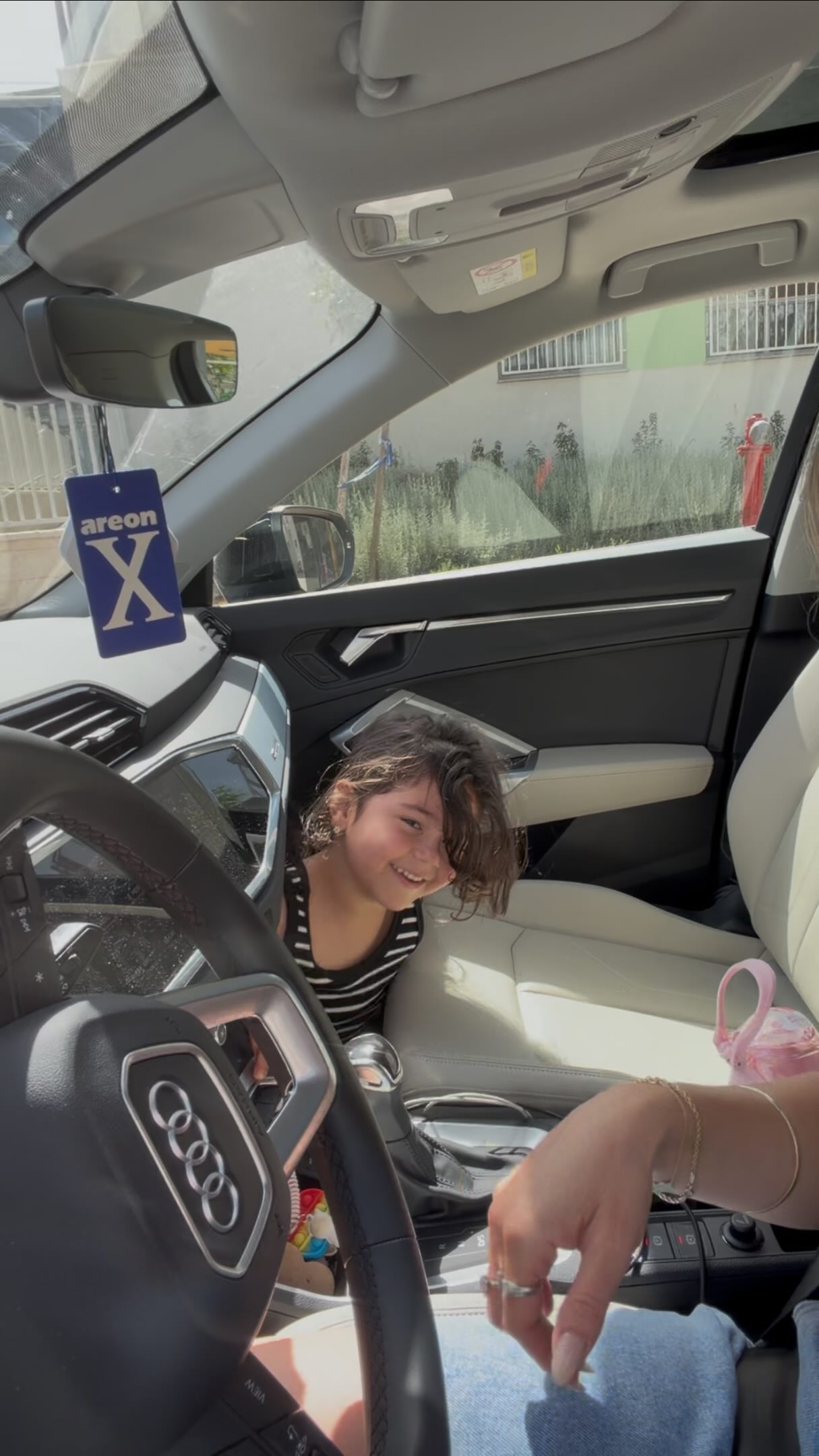 ⁨ זה גור קטן אדוני השוטר 🐶⁩...