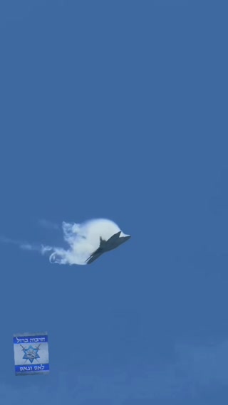 *F-22 Raptor flying the Miami Beach air show.* *F22 במיאמי תצוגת אוויר* 🫵🏻...