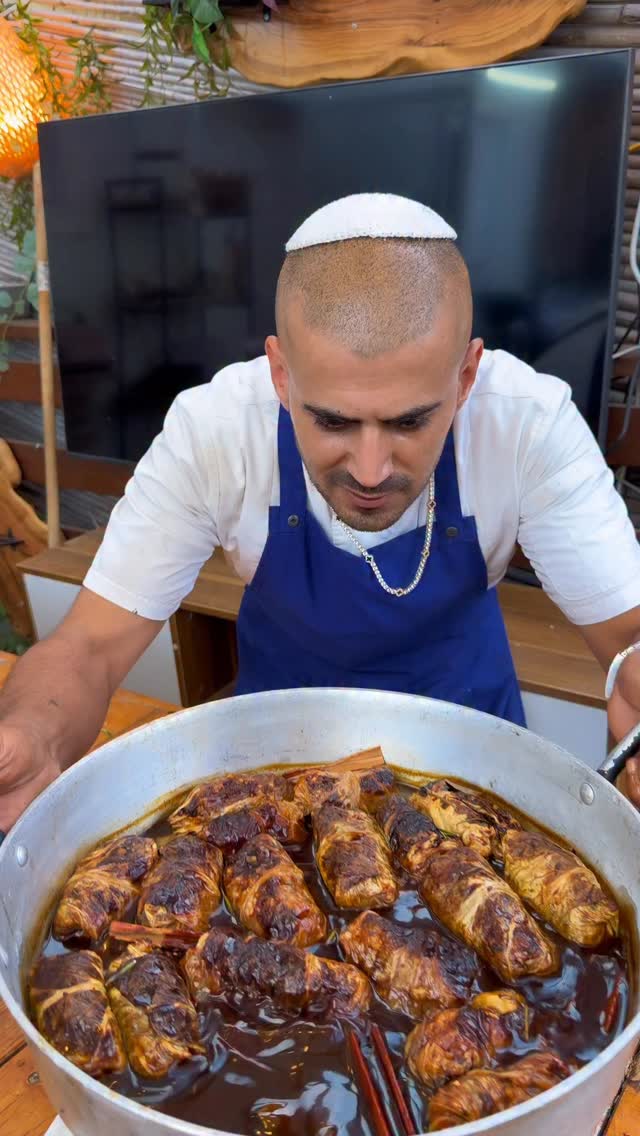 כרוב ממולא בשר ואורז מבטיח לכם שזה המתכון הכי טעים שיש בכל...