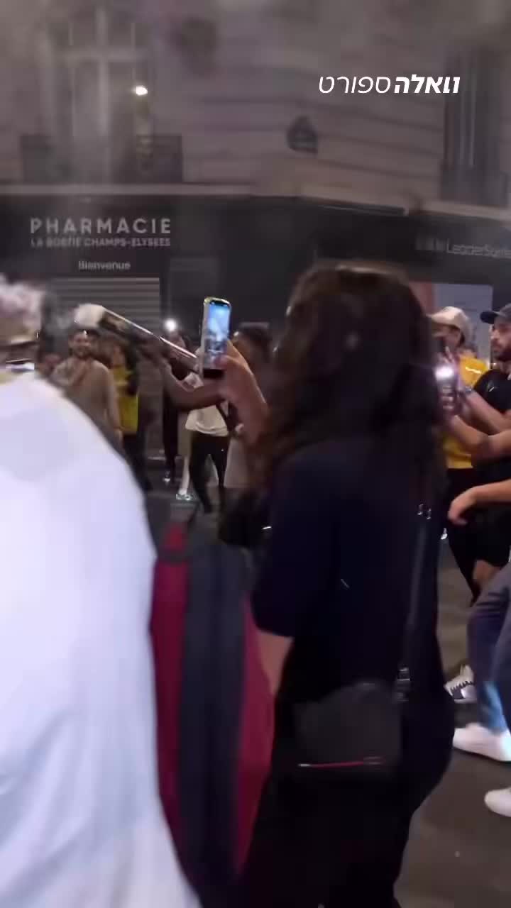 ⁨ פריז שוב בערה אמש אחרי הניצחון בגמר ליגת האלופות עם מהומות...