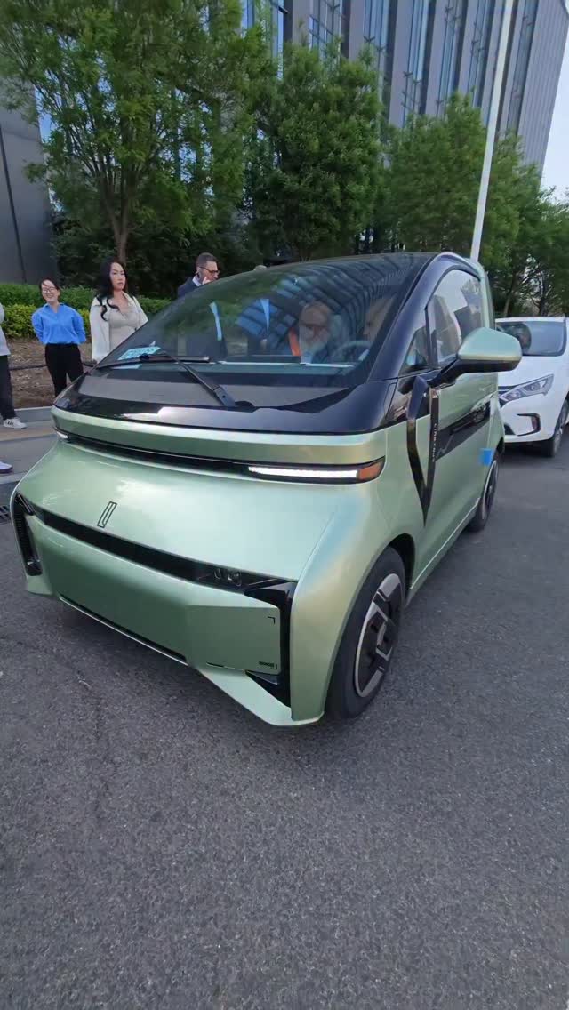 הסינית הקטנה הזו מגיעה לישראל? תכירו את Leaptour - יש לה תא מטען...
