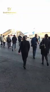 בדלתיים סגורות: דין פישר:...