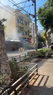 תל אביב-יפו שדרות ירושלים סוללות חשמלי מתפוצצות...
