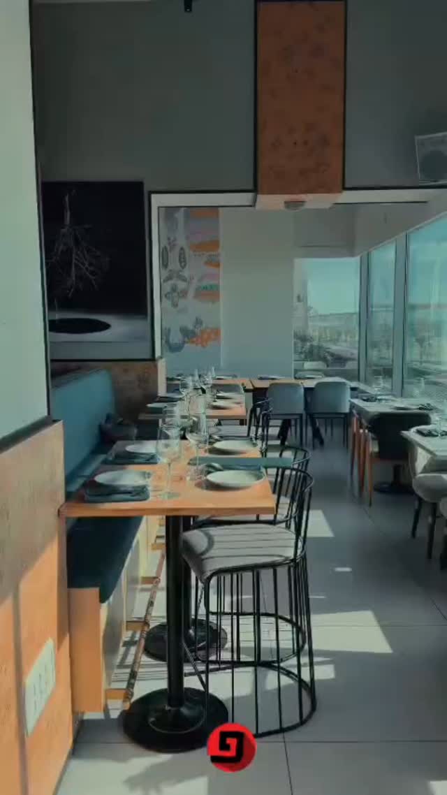 את אלי הלמן ("דתילישס") פגשנו במסעדת "מנרה" הכשרה והיוקרתית...