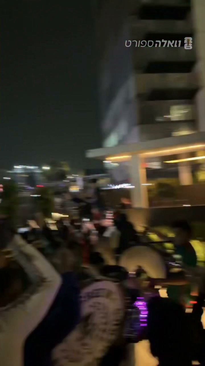 ⁨ איזה נחמדים האוהדים המקסיקנים, הם כיבדו את נבחרת אנגליה עם...