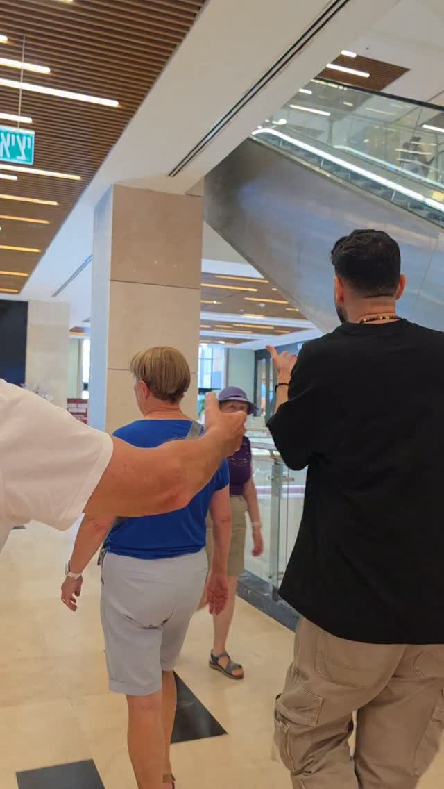 יקיר בר זוהר: גברת הסגולה שלום לך...