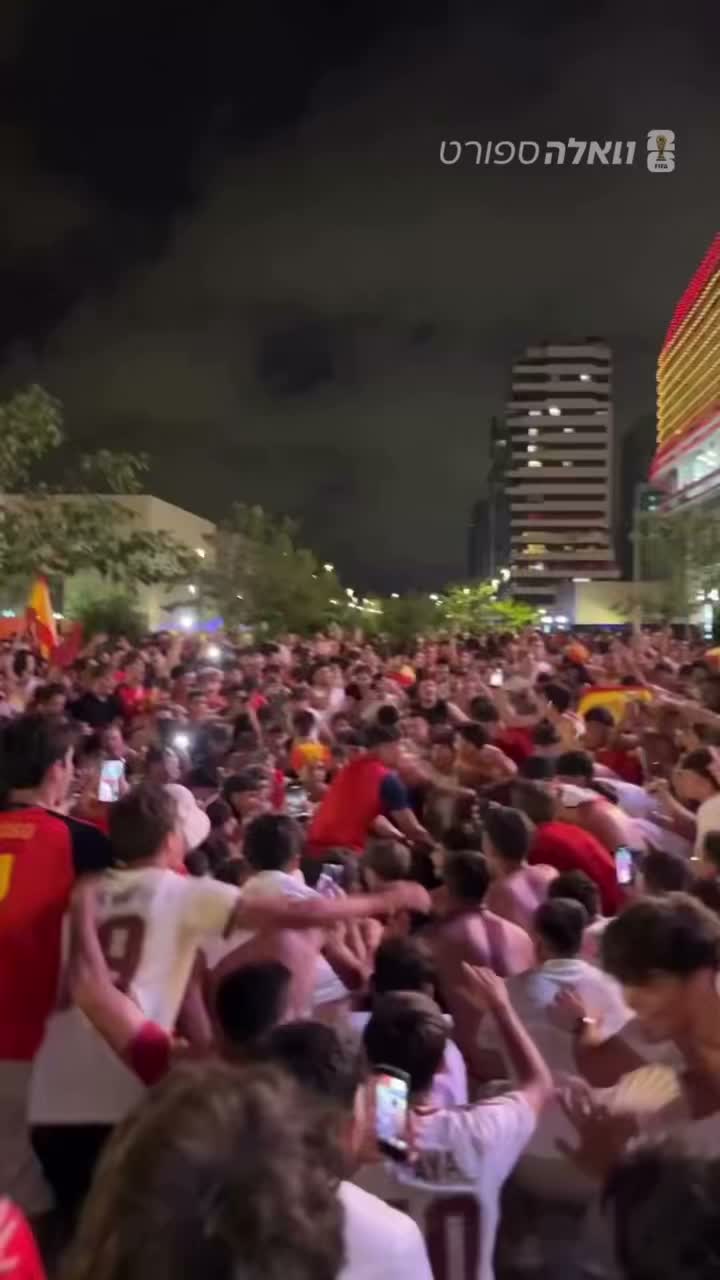 אוהדי ספרד חוגגים העפלה ראשונה לגמר המונדיאל מאז 2010🎇...
