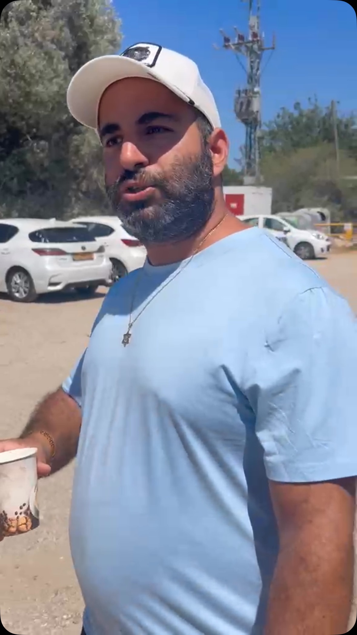 בדיחה: אחד הולך לזונ....👨‍💼...