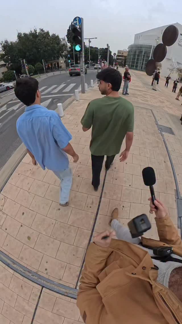 אנשי השאלוםםם ..צעירי יש עתיד ועכשיו ביחד באים לקלל ולהפגין...