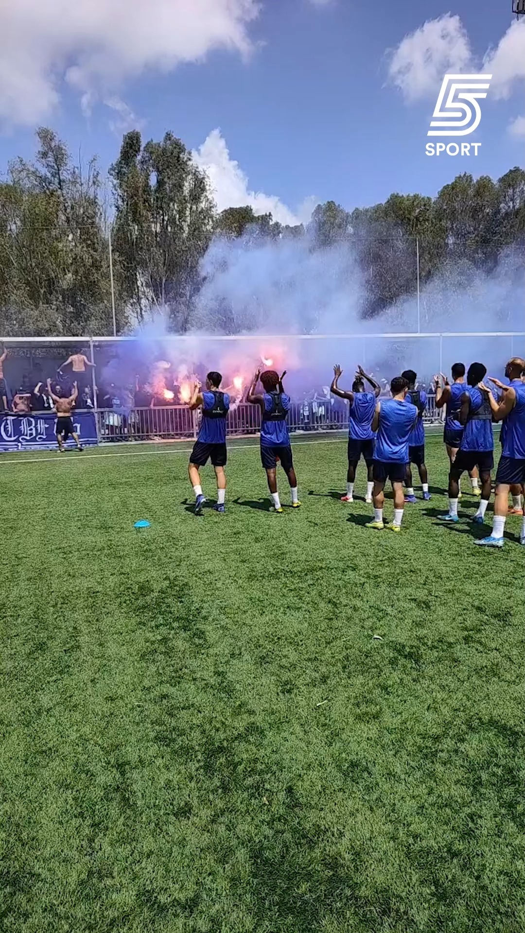 אוהדי הפועל פ"ת מוכנים לדרבי🔥...