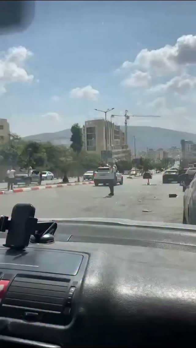 זה החגיגות עכשיו בשכם, תהלוכת שמחה על הפיגוע. לא אכפת להם ש-4...