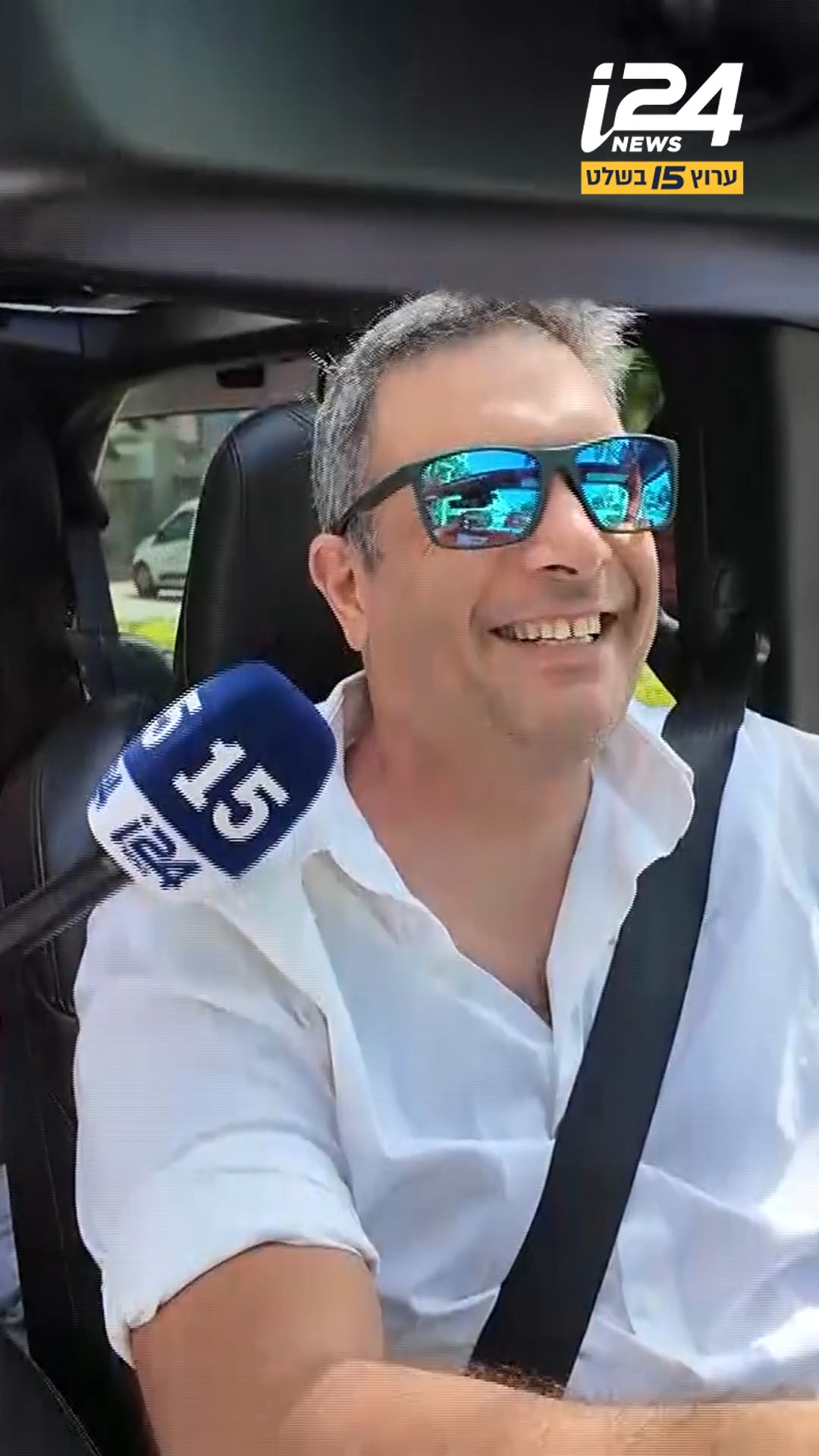 ⁨ מתחנת רדיו בעברית ועד לבתי קפה וחנויות בגדים כחול לבן: דנה...