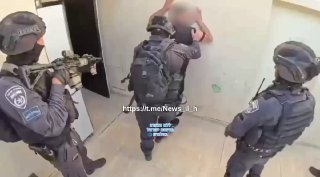 תיעוד | במהלך חיפוש בבית פלסטיני בעיירה דהרייה נתפסו אקדח,...