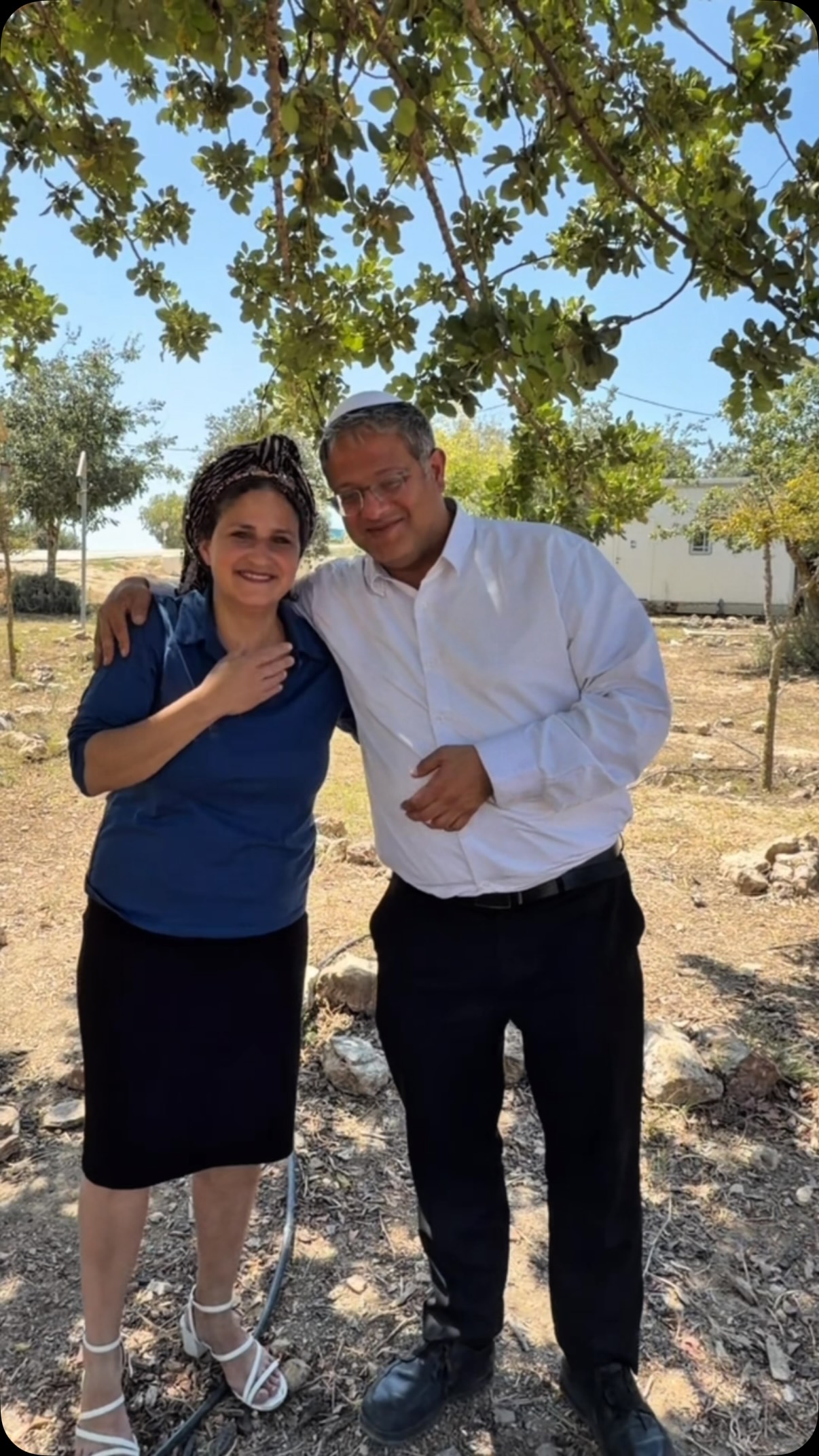 היא אומרת שהכל זה אני, אבל האמת היא שהיא הכל עבורי....