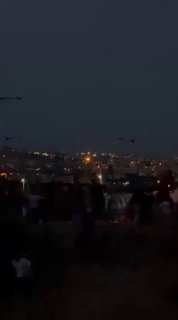 אלפי מהגרים בלתי חוקיים בוזזים את סניף מרקדונה בסאוטה....