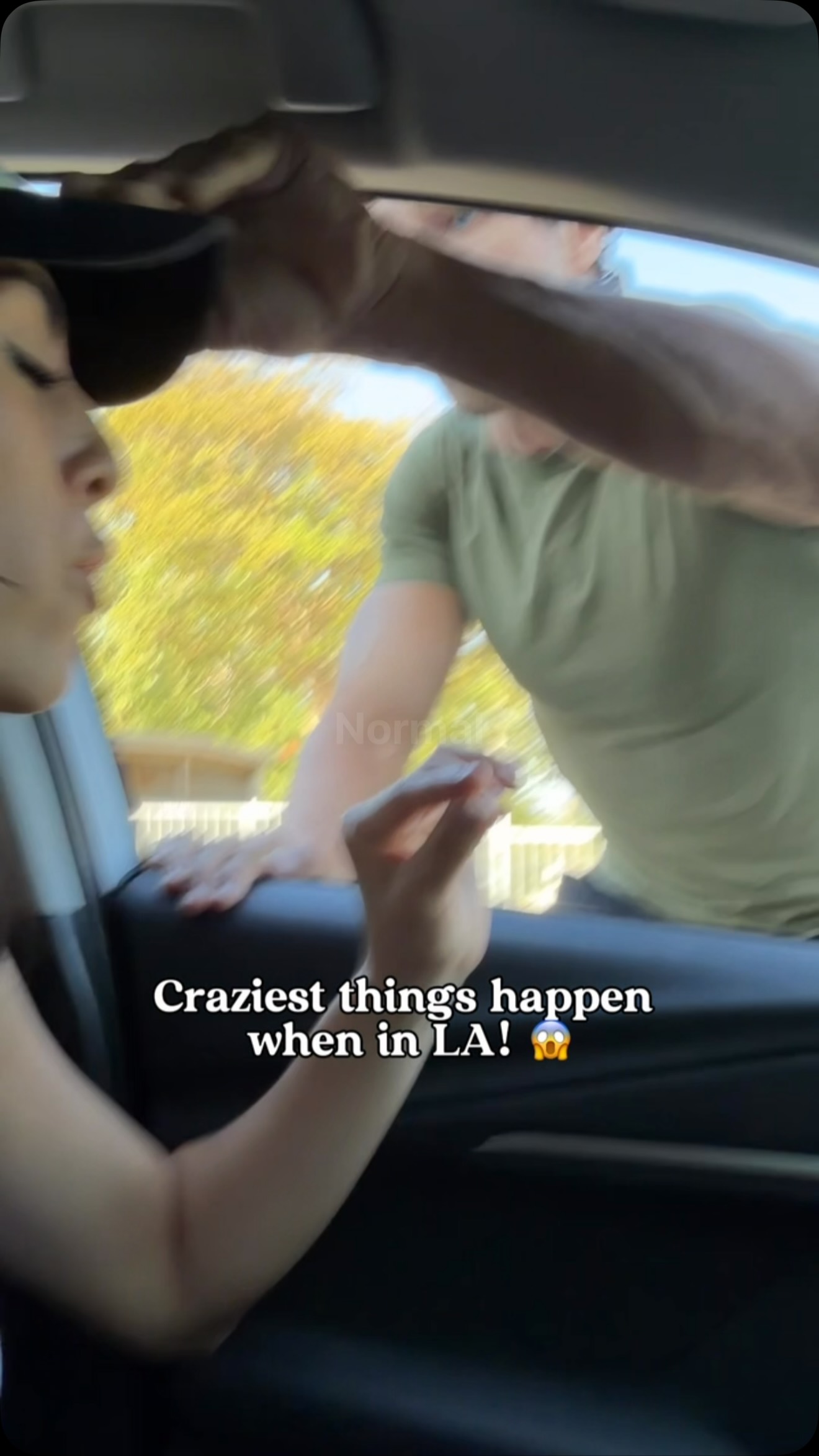 גברים תופסים כובעים מנשים במכונית 😱 כמה לגיטימי?! ...