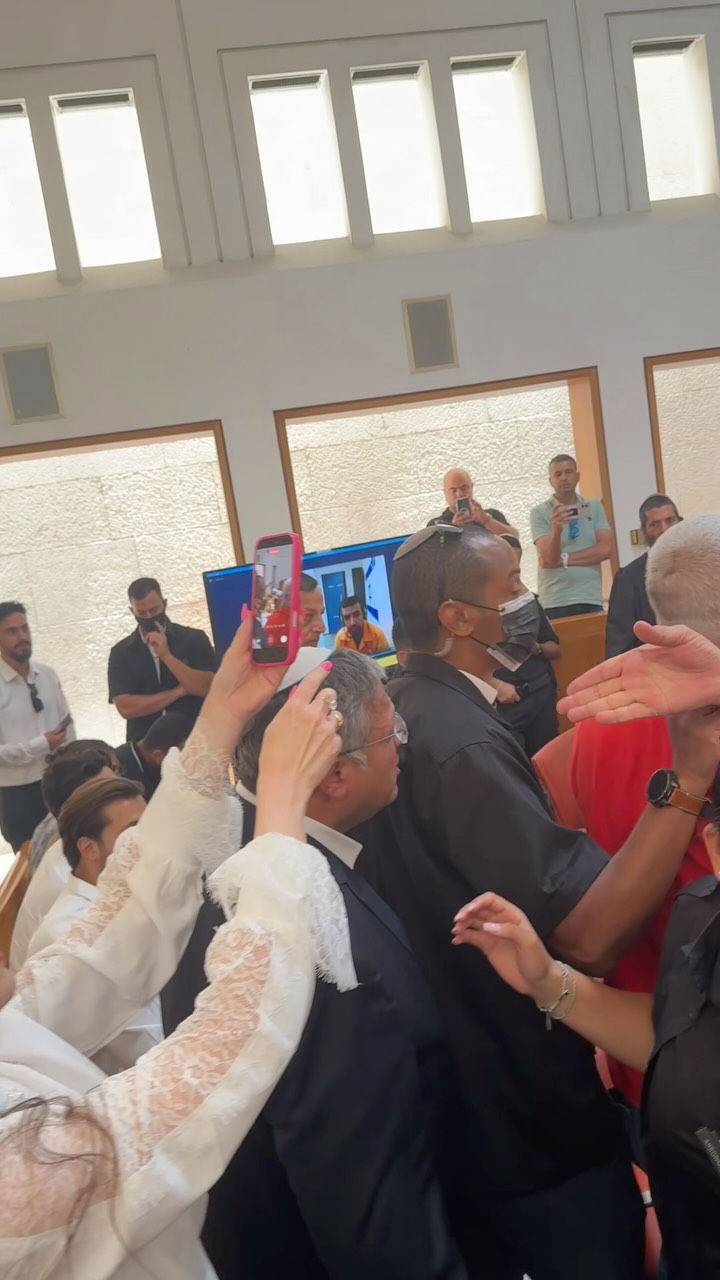 הגעתי היום לבית המשפט העליון כדי לעמוד על המשמר למען חוק...