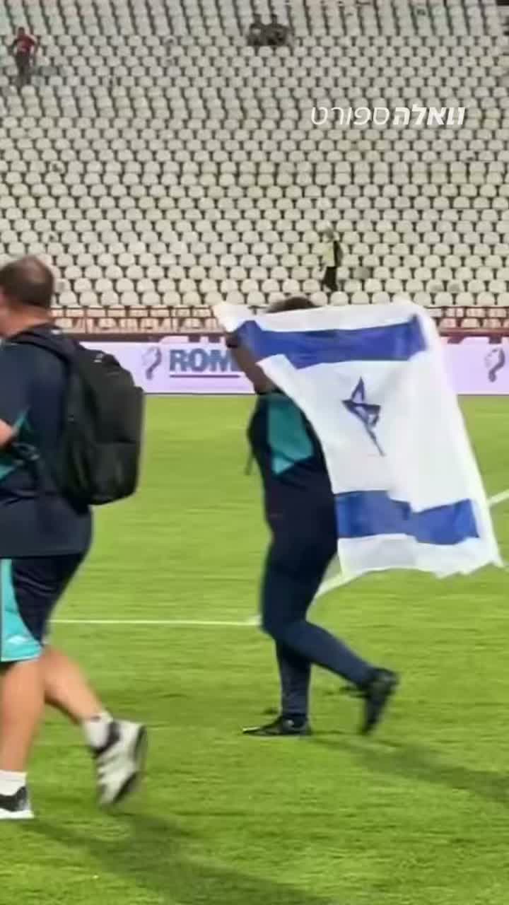 רופאת הפועל באר שבע חגגה עם דגל ישראל בסיום המשחק, אוהדי הכוכב...