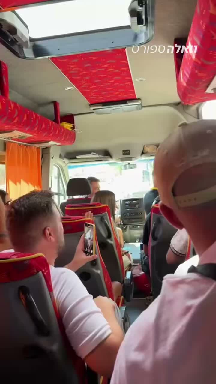 אוהדי בית״ר מגשימים חלום ואוספים את אגדת המועדון, אישטוון...