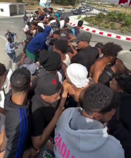 איזה כיף! "חפלה"! עשרות אלפי ערבים ממרוקו ואלג'יריה נמצאים...
