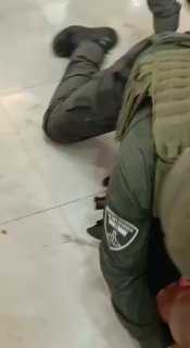 כוחות מיוחדים פשטו על אולם אירועים בעיירה אל-עיזרייה, ממזרח...