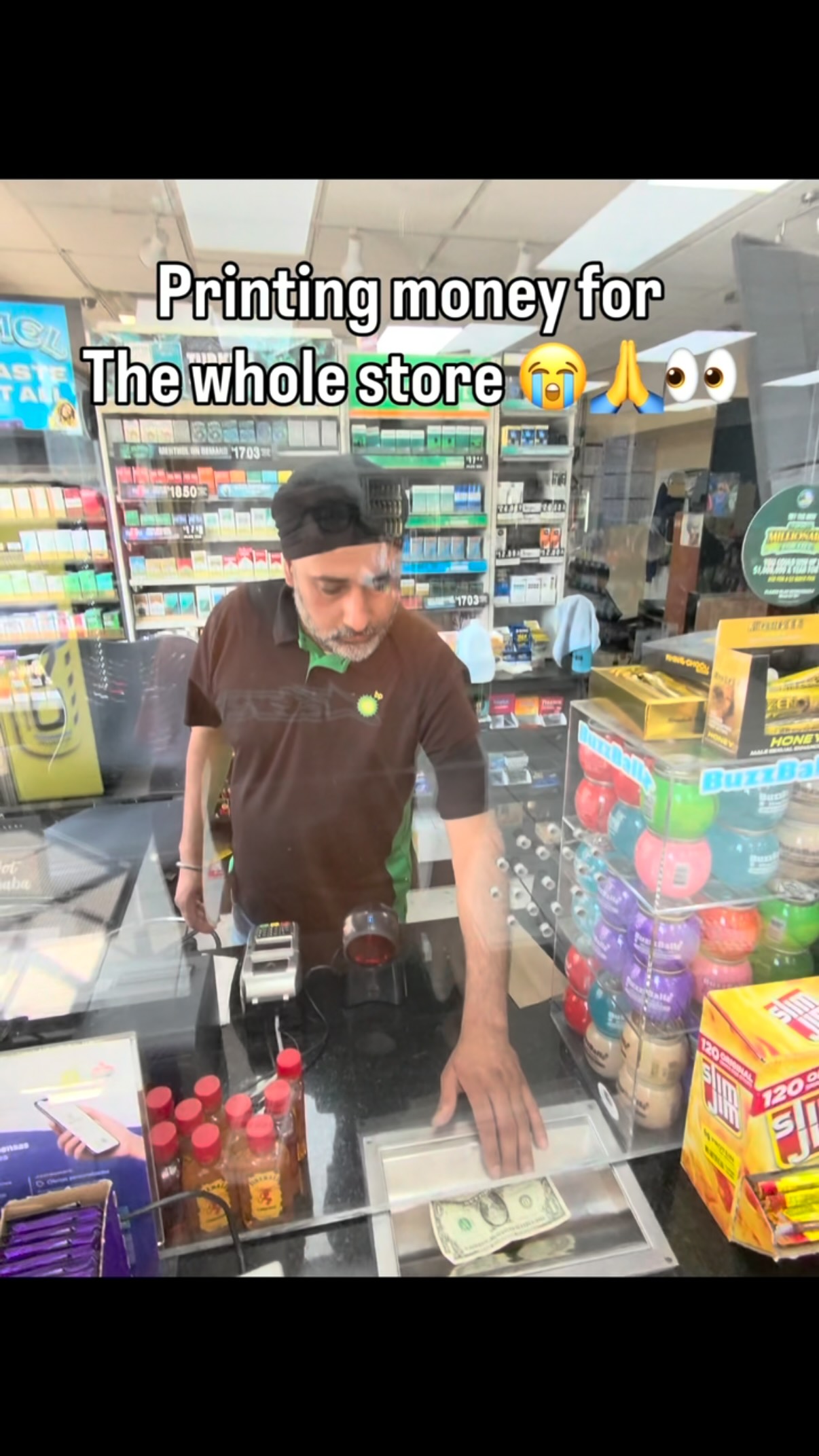 הדפיס לו כסף מול הפנים 😭😭😭...