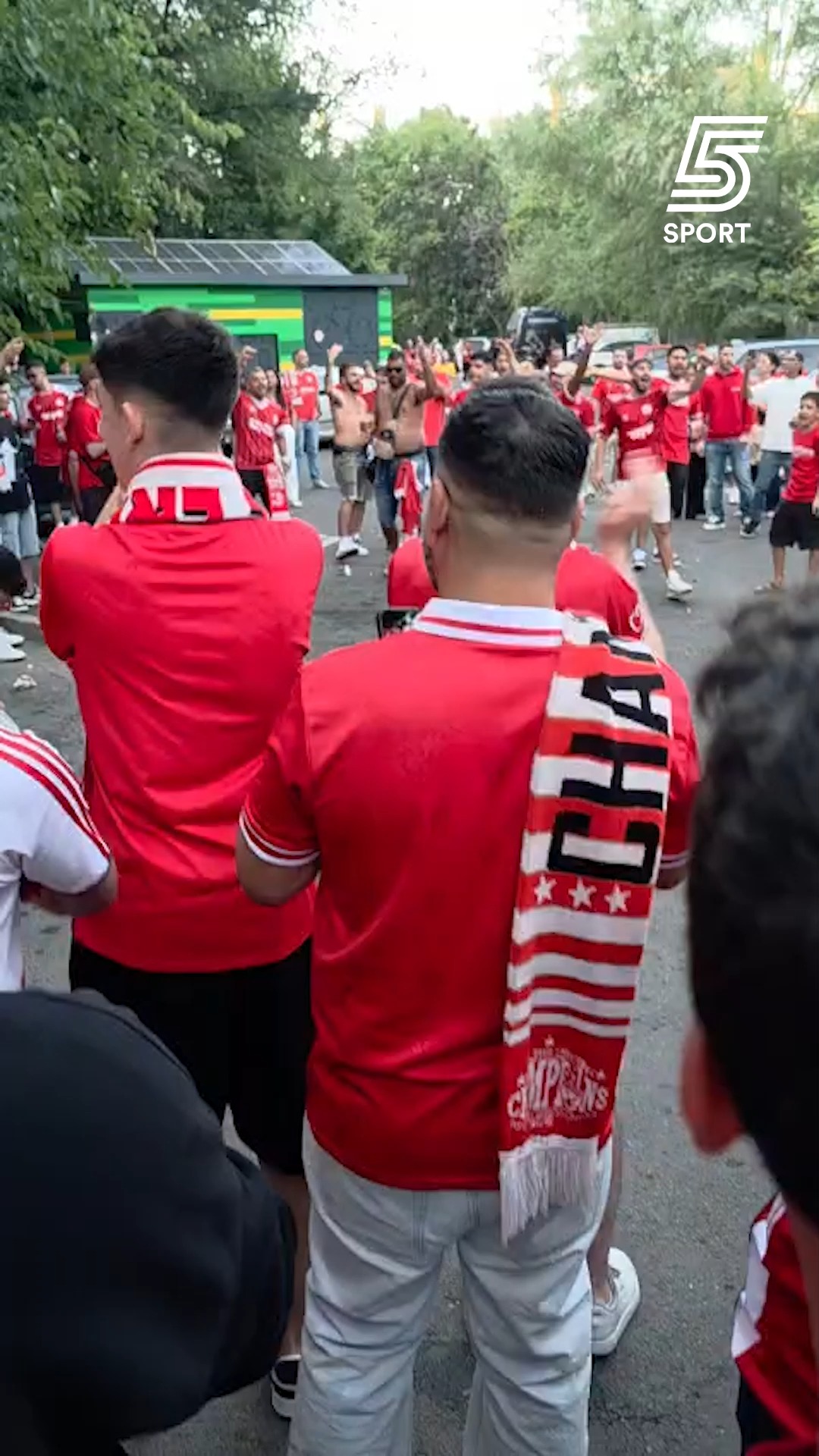 אוהדי הפועל ב"ש מחממים את הגרון🔥🔴⚪...