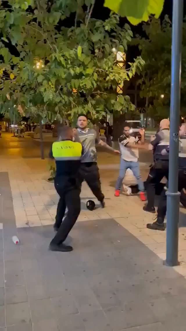 המצב בברצלונה הגיע לנקודת רתיחה; כעת קריטי שפקחי העירייה (Agents...