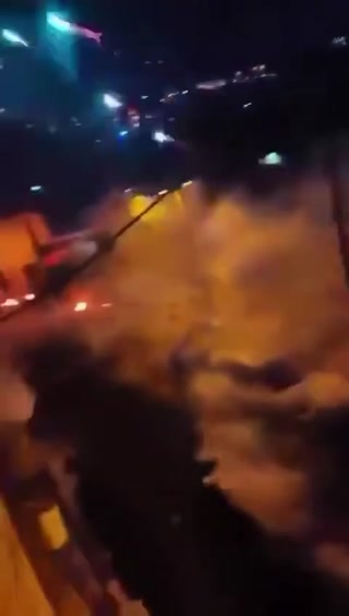 ירי הזיקוקים לעבר המשטרה...