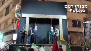 בובות בדמות טראמפ ונתניהו נתלו בעצרת בכיכר המהפכה בטהראן...