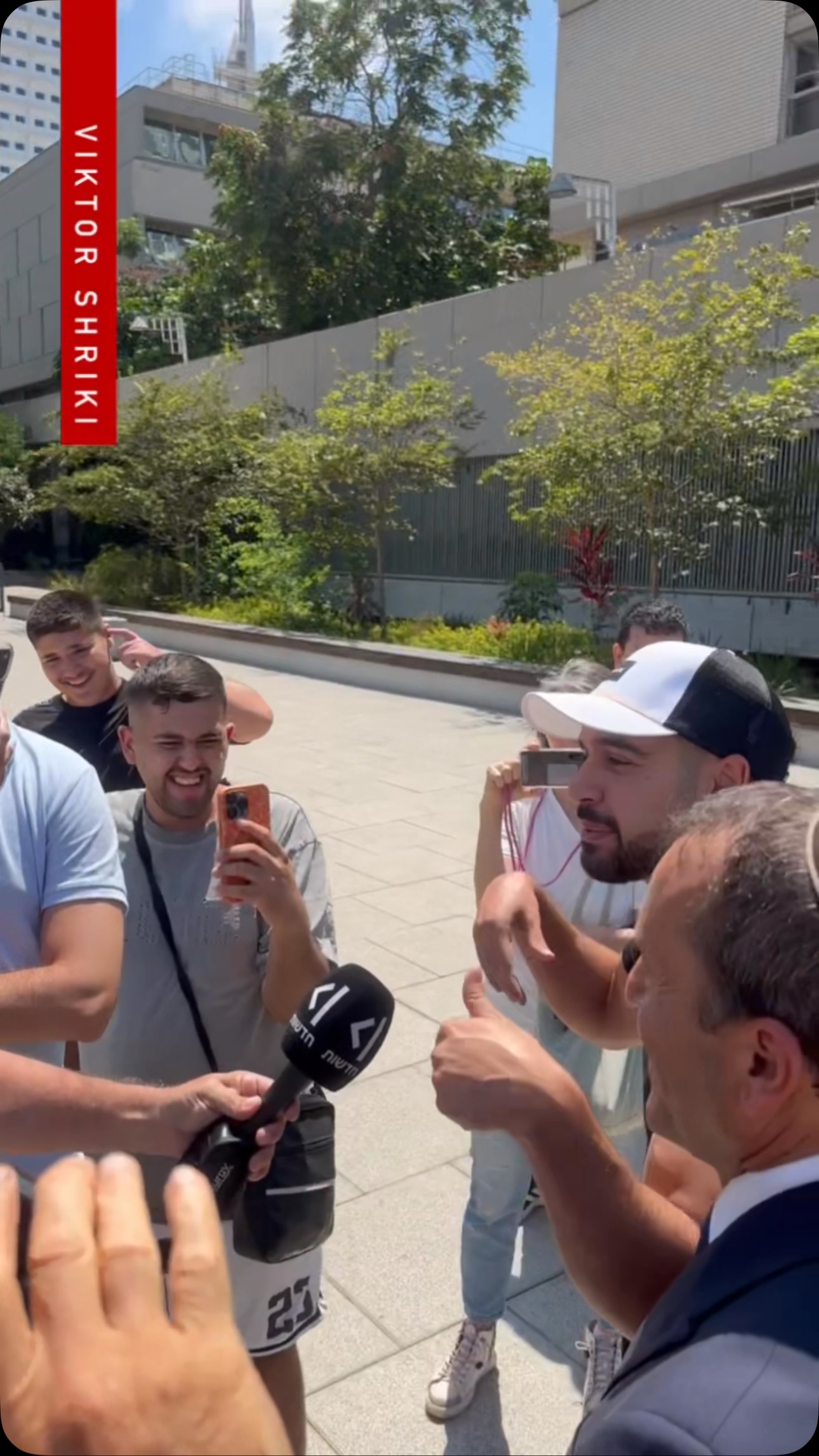 מחוץ לבית המשפט בתל אביב: מרדכי דוד ועו״ד אפרים דמרי לקראת...