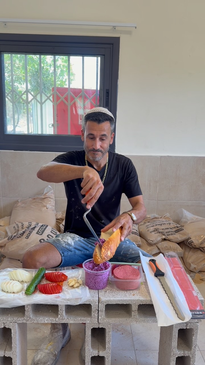 סיפורי ארוחת פועלים עם שלומי ברזילי...