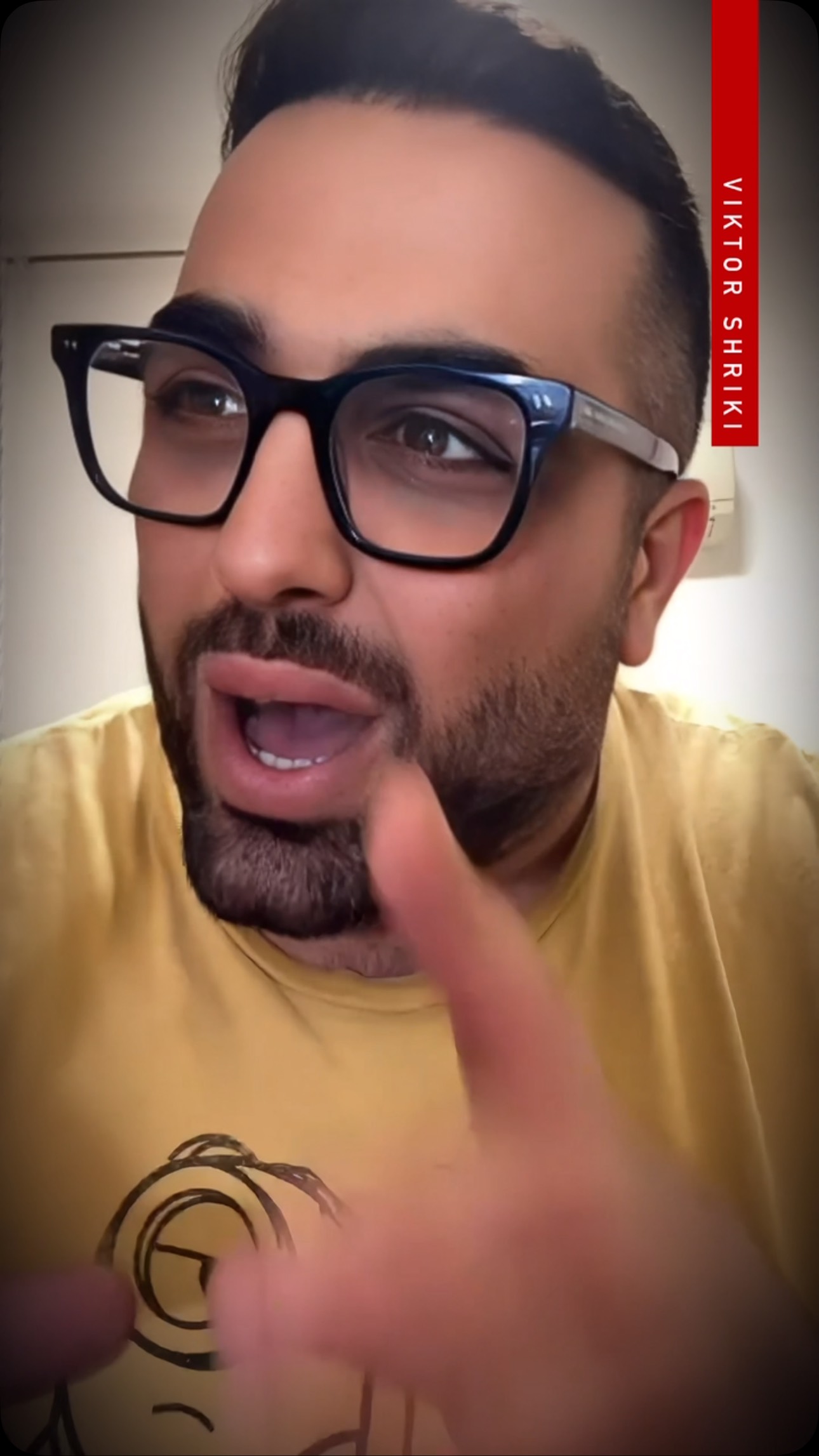 מעניין מי זאת ?!...
