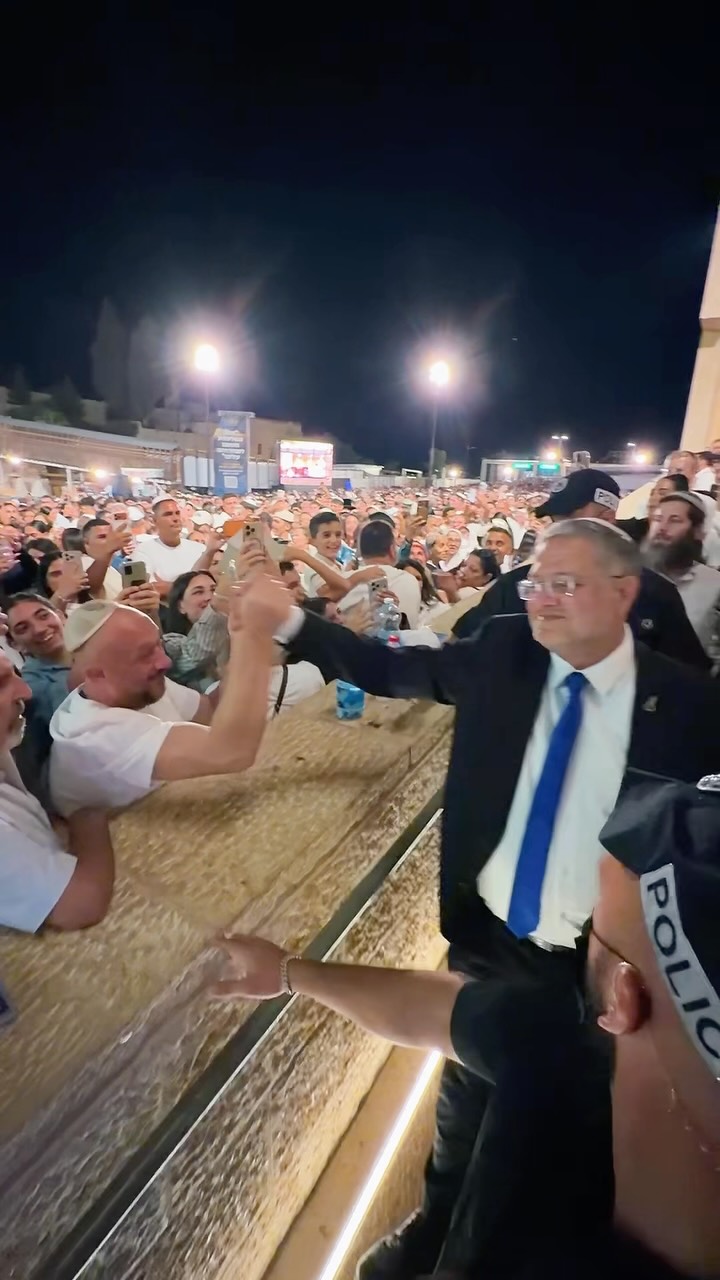 בֶּן אָדָם, מַה לְּךָ נִרְדָּם? קוּם קְרָא בְּתַחֲנוּנִים,...