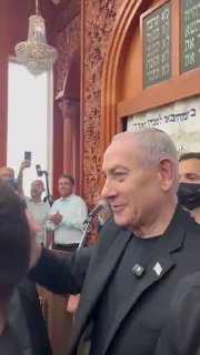 ראש הממשלה בנימין נתניהו מפתיע את התלמידים בישיבת אפיקי דעת...