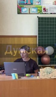 באודסה, מורה בכיתה ג' מעביר שיעור מקוון בשפה האוקראינית היישר...